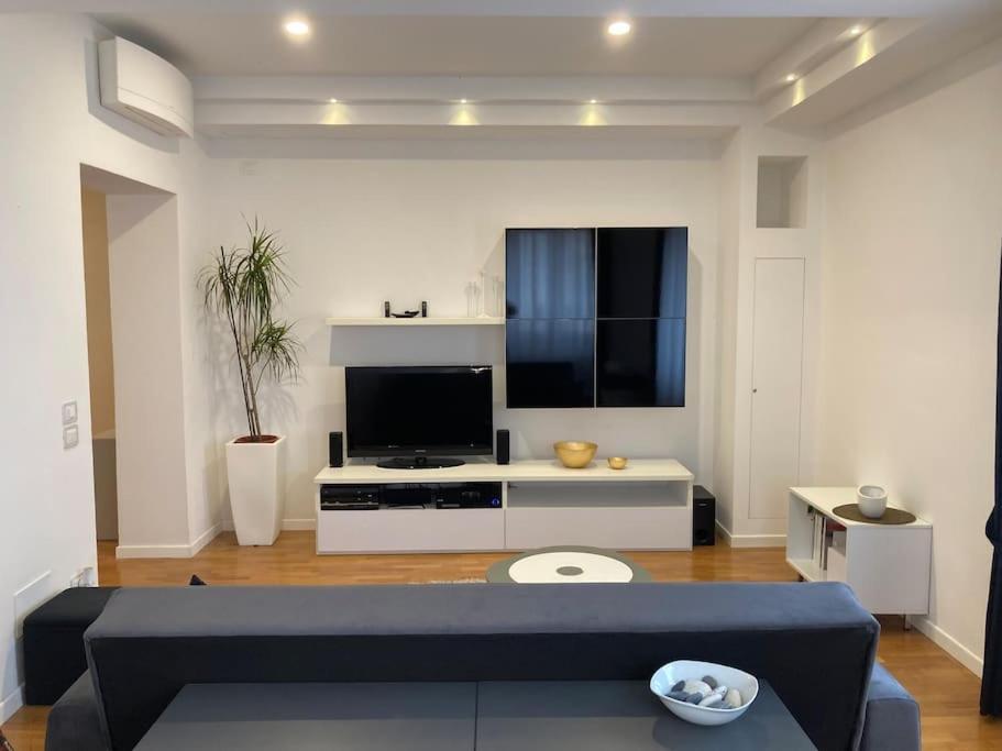 Thesan Lodge, Chic & Modern Design Apartment Grosseto Bagian luar foto